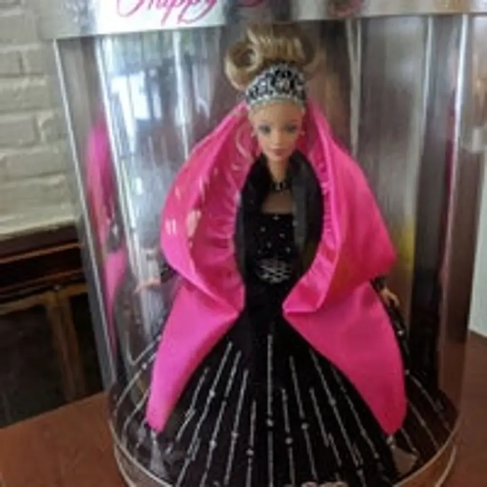New 1998 Happy Holidays Barbie